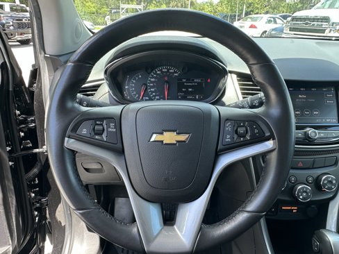 Certified 2022 Chevrolet Trax LT w/ Midnight Edition image 18