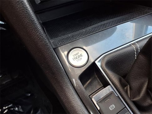 Used 2022 Volkswagen Tiguan SE image 7