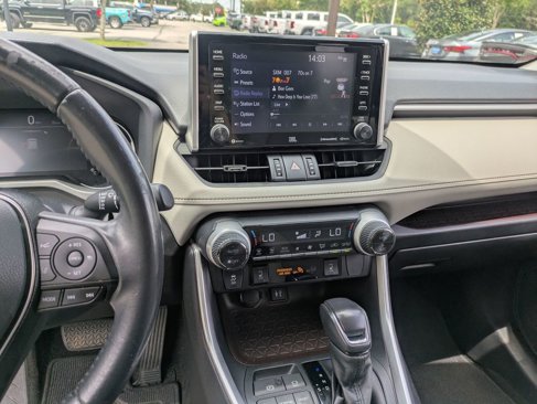 Used 2019 Toyota RAV4 Limited image 25