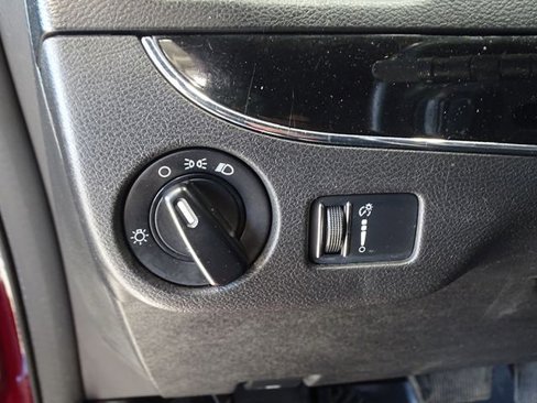 Used 2017 Dodge Grand Caravan SE image 12