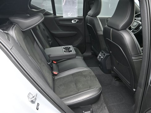 Certified 2022 Volvo XC40 P8 Recharge Ultimate image 36