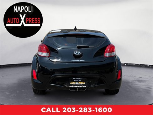 Used 2017 Hyundai Veloster Value Edition image 4