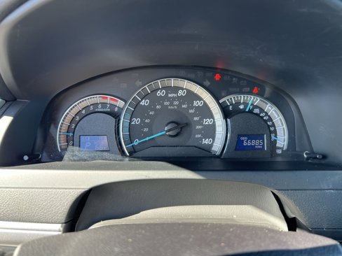 Used 2014 Toyota Camry L image 18