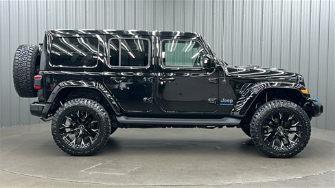 Used 2023 Jeep Wrangler Unlimited Sahara image 6