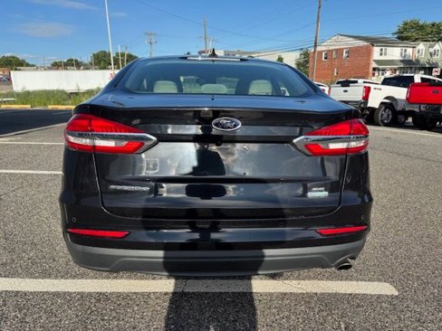 Used 2019 Ford Fusion SE image 4