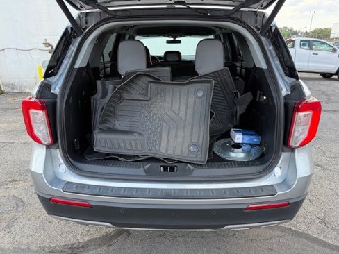 Used 2022 Ford Explorer XLT w/ Equipment Group 202A image 38