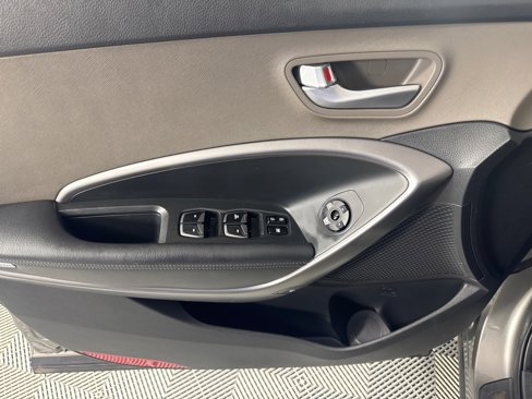 Used 2013 Hyundai Santa Fe AWD image 12