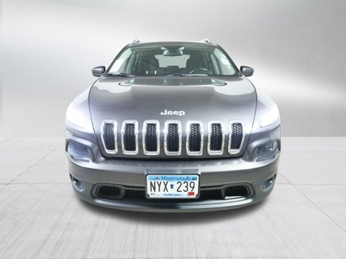 Used 2016 Jeep Cherokee Latitude w/ Cold Weather Group image 2