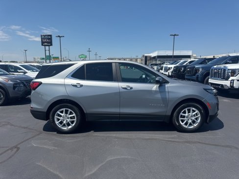 Used 2024 Chevrolet Equinox LT image 2