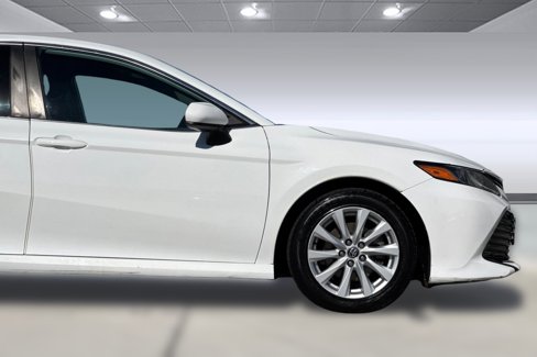 Certified 2020 Toyota Camry LE image 32