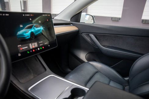 Used 2022 Tesla Model Y Performance image 14