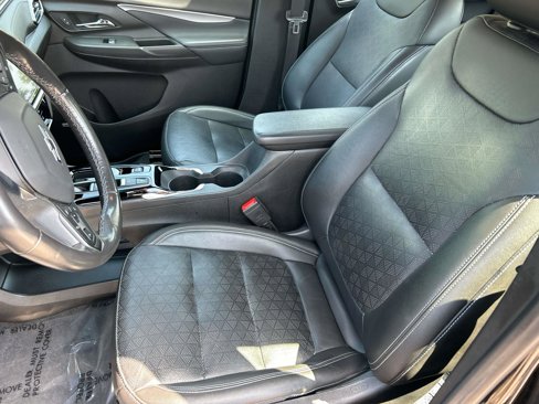 Used 2022 Chevrolet Bolt LT w/ Infotainment Package image 17