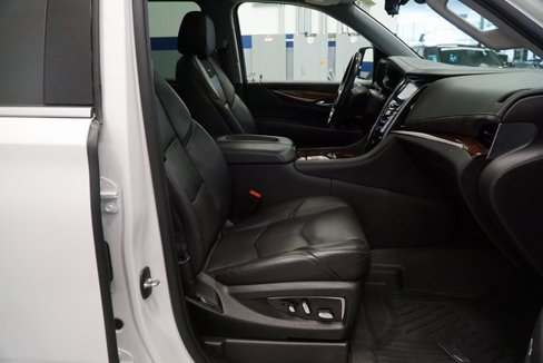 Used 2020 Cadillac Escalade ESV Luxury w/ LPO, Radiant Package image 17