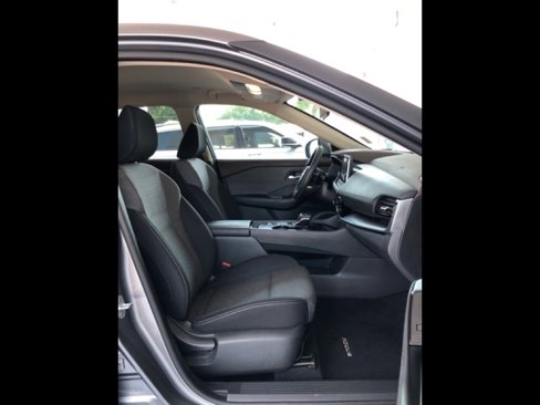 Used 2023 Nissan Rogue SV image 18