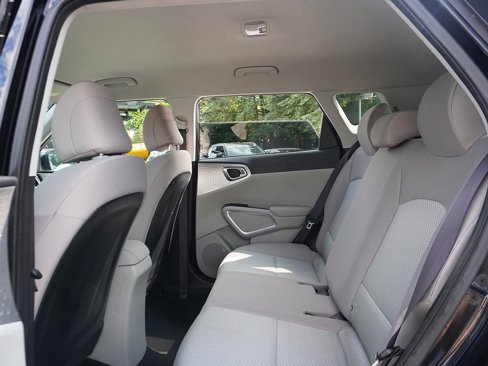 Used 2022 Kia Soul LX image 31