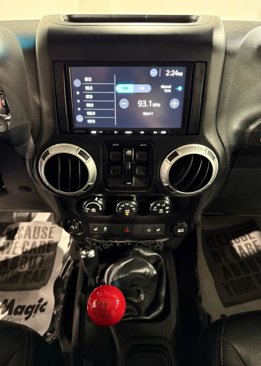 Used 2016 Jeep Wrangler Unlimited Rubicon image 13