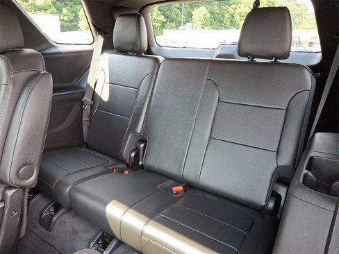 Used 2022 Chevrolet Traverse LT w/ LT Premium Package image 12