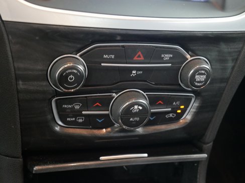 Used 2018 Chrysler 300 Touring image 23
