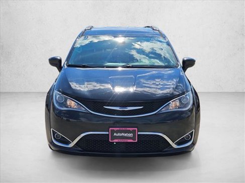 Certified 2018 Chrysler Pacifica Touring-L w/ Premium Audio Group image 2