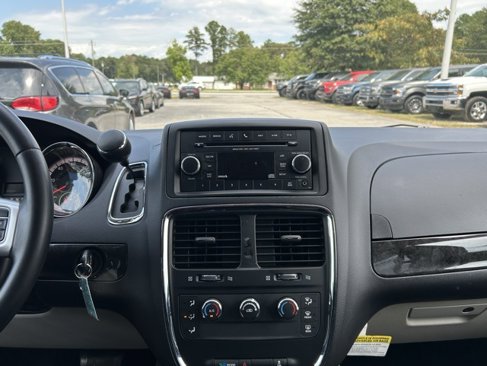 Used 2015 Dodge Grand Caravan American Value Package w/ UConnect Hands-Free Group image 19