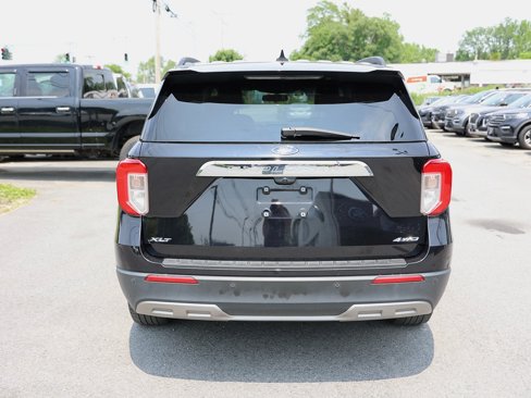 Certified 2022 Ford Explorer XLT w/ Equipment Group 202A image 7