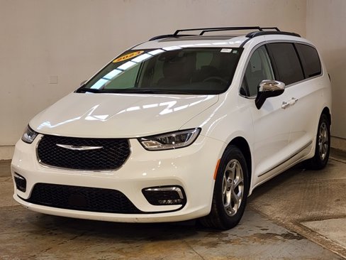 Used 2023 Chrysler Pacifica Limited image 1