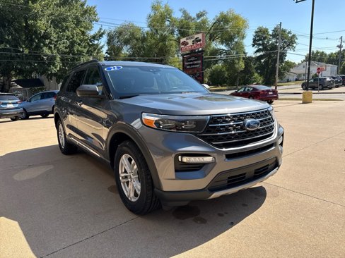Used 2022 Ford Explorer XLT w/ Equipment Group 202A image 3