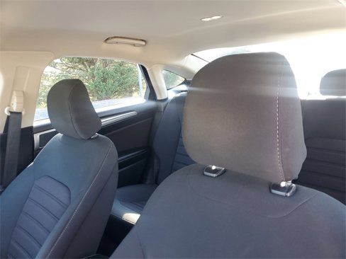 Used 2020 Ford Fusion SE image 30