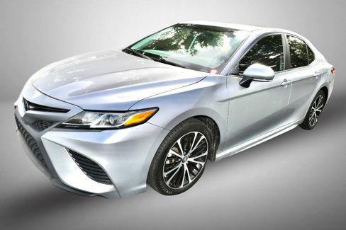 Used 2019 Toyota Camry SE image 2