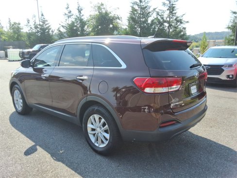 Used 2017 Kia Sorento LX image 7