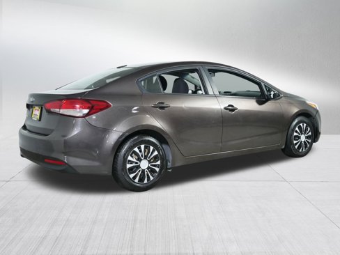 Used 2017 Kia Forte LX image 7