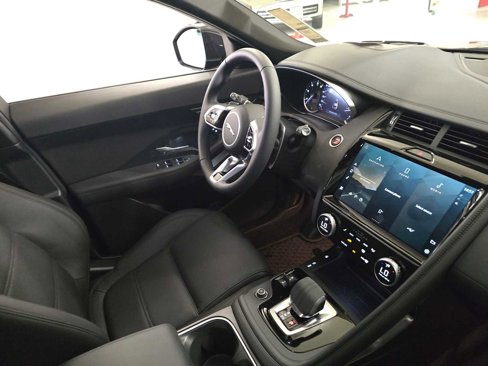 Used 2023 Jaguar E-PACE SE image 11