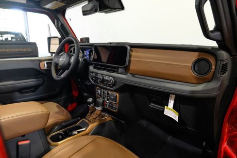 Used 2024 Jeep Wrangler Unlimited Rubicon w/ Technology Group image 54