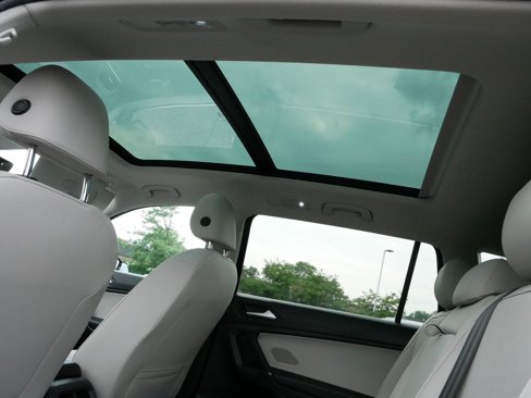 Used 2020 Volkswagen Tiguan SEL w/ 3rd Row Seat Package image 32