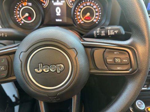 Used 2025 Jeep Wrangler Sport image 19