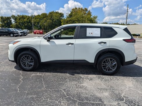 Used 2024 Nissan Rogue S image 4