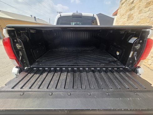 Used 2017 Toyota Tacoma SR5 image 19