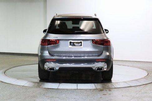 Used 2025 Mercedes-Benz GLB 250 4MATIC image 12