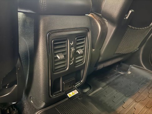 Used 2020 Jeep Grand Cherokee Altitude image 18