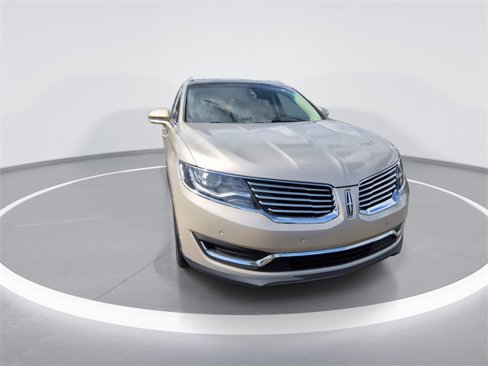 Used 2017 Lincoln MKX Reserve w/ Driver Assistance Package image 3