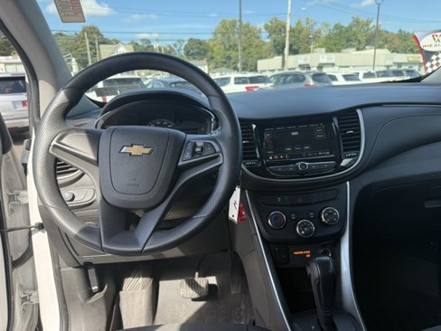 Used 2019 Chevrolet Trax LS image 16