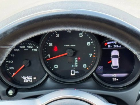 Used 2018 Porsche Macan image 21