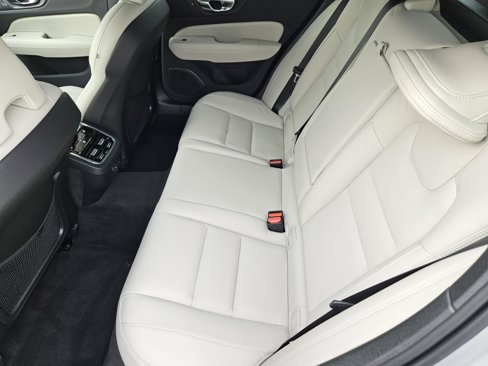 New 2025 Volvo V60 B5 Cross Country Ultra w/ Protection Package Premier image 25