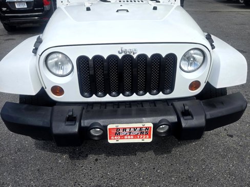 Used 2012 Jeep Wrangler Unlimited Rubicon w/ Connectivity Group image 19
