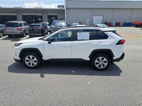 Used 2021 Toyota RAV4 LE image 3