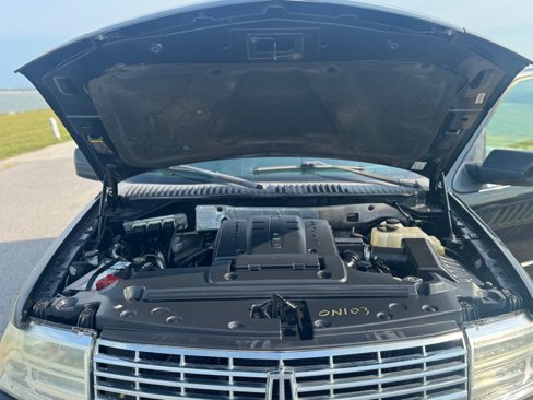 Used 2010 Lincoln Navigator 2WD image 22