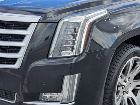 Used 2015 Cadillac Escalade Luxury image 8