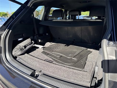 Certified 2022 Volkswagen Tiguan SE R-Line image 7
