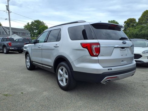 Used 2016 Ford Explorer XLT w/ Equipment Group 202A image 6