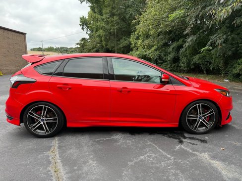 Used 2017 Ford Focus ST image 8